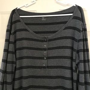 Gray and Black 3/4 Sleeve Gap Shirt with Buttons